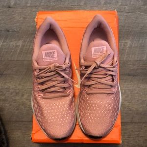 Nike women’s air zoom Pegasus 35 size 8 brand new with original box